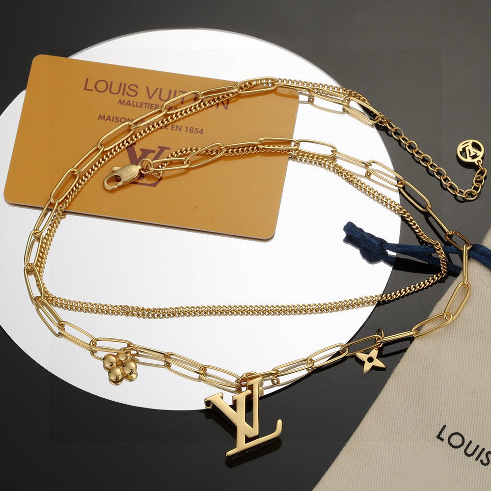 Louis Vuitton 精工版本路易威登耳钉 秉承精湛匠艺 以锻造耀目 LV Twig 抛光色泽成就 LV 字母的自然化身