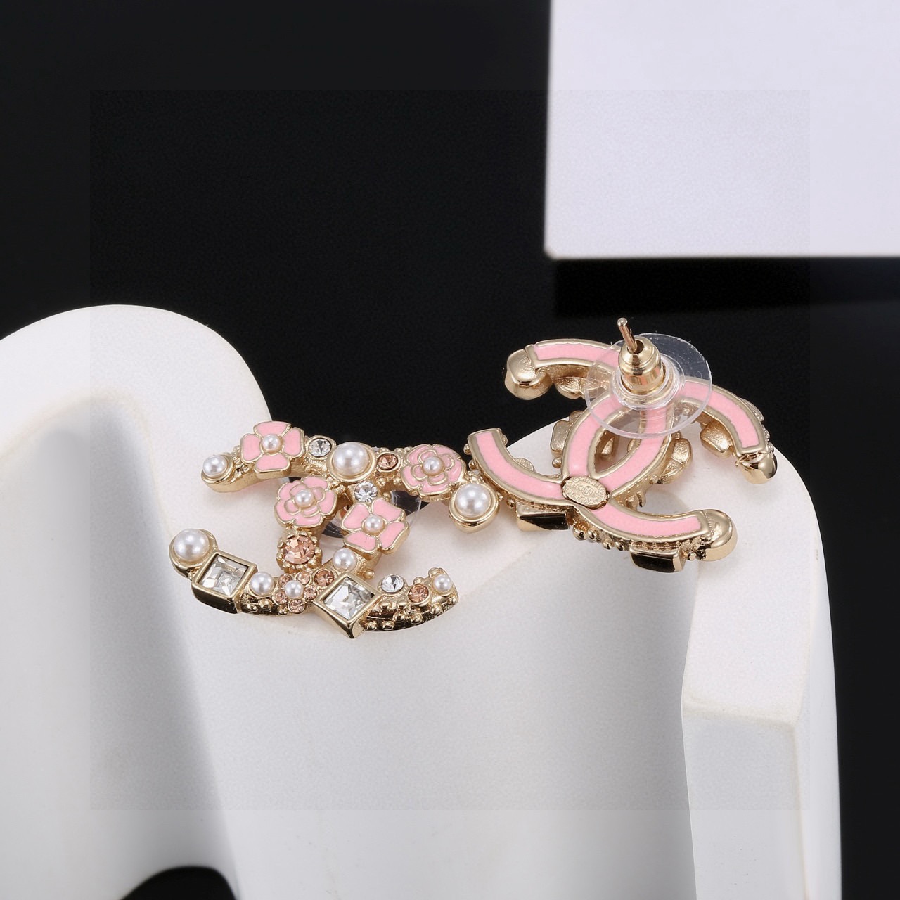 Chanel 小香 双C 浪漫花朵粉色 造型多别样致、灵动吸睛、logo辨识度高