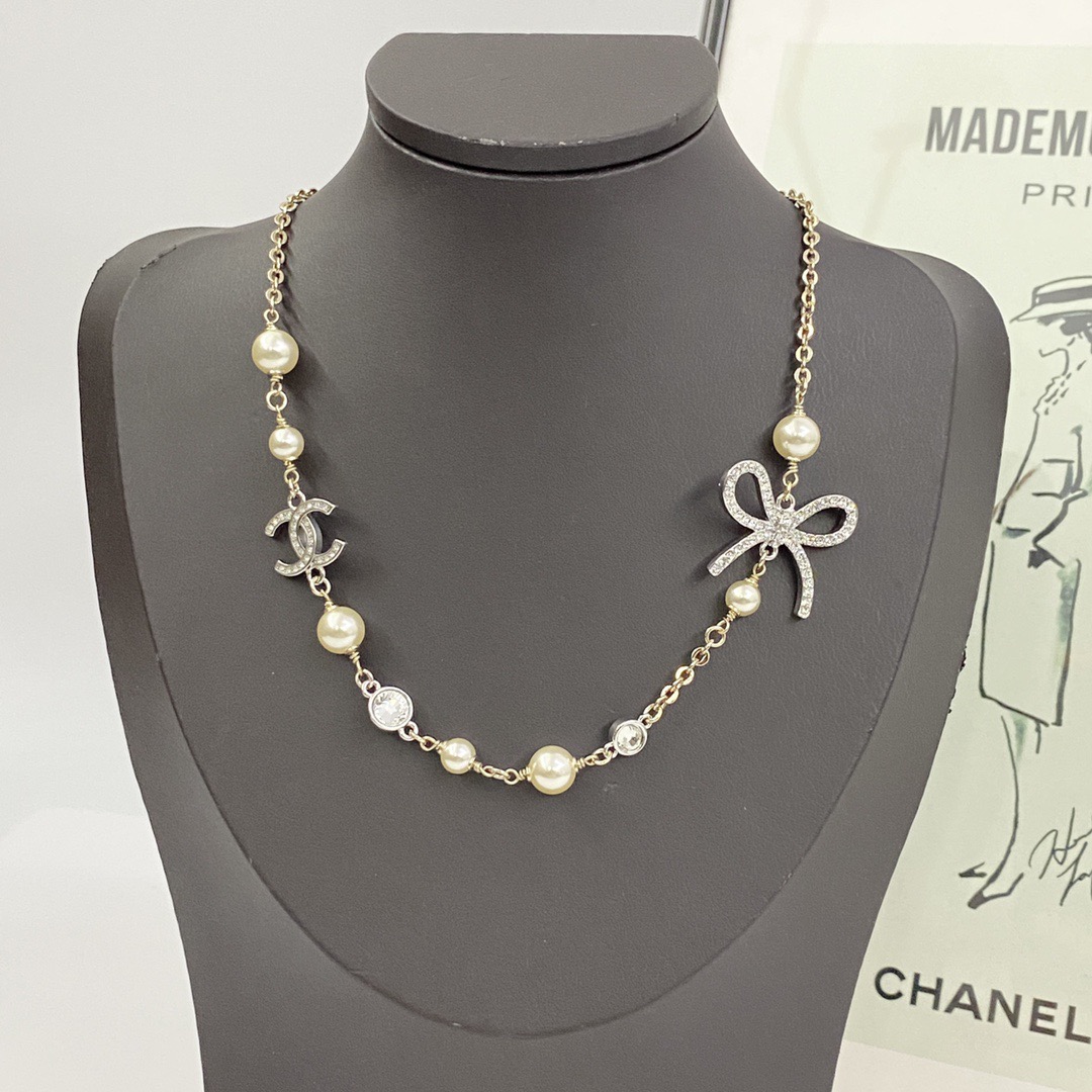 Chanel 最新款Chanel 香奈儿蝴蝶结双C珍珠项链 非常