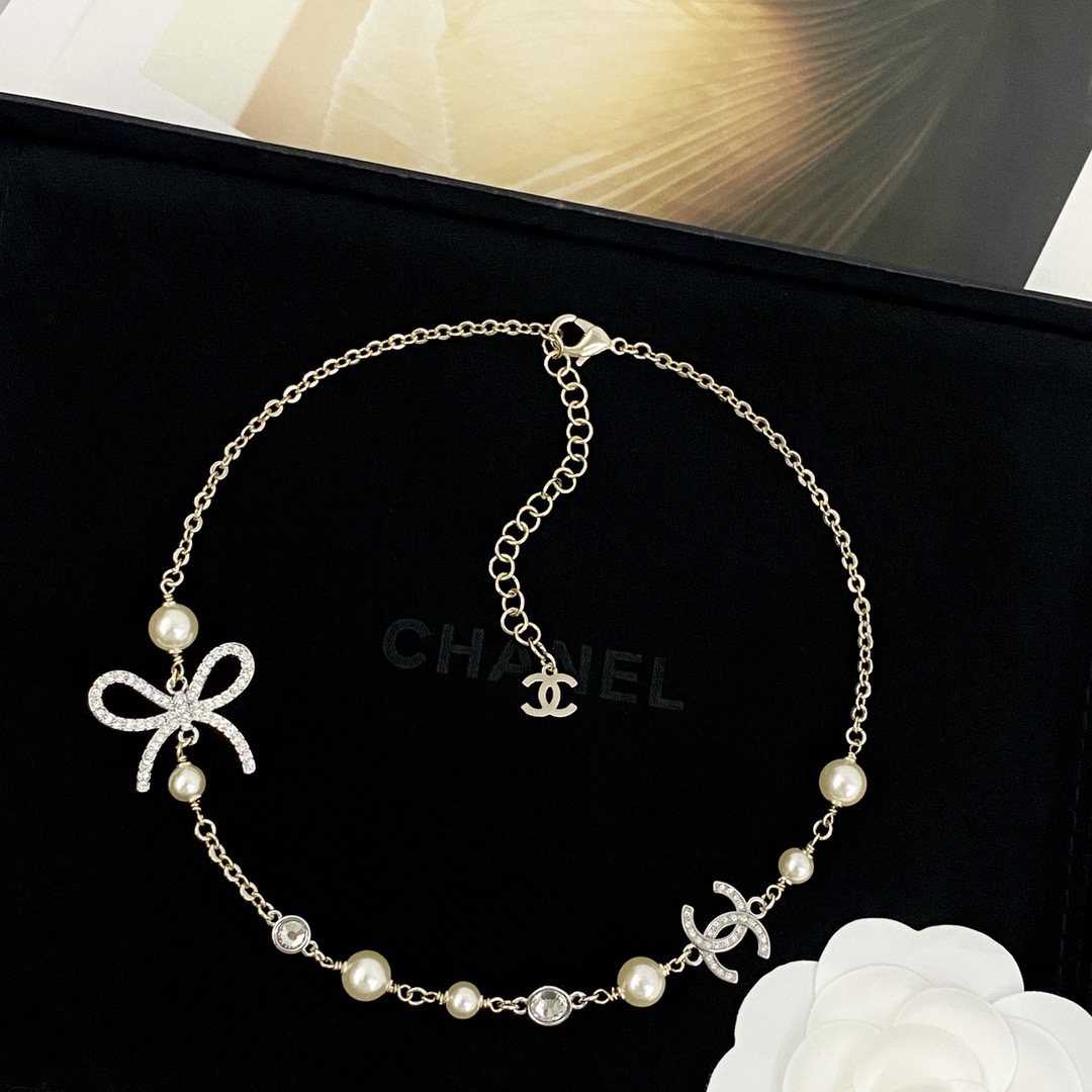 Chanel 最新款Chanel 香奈儿蝴蝶结双C珍珠项链 非常