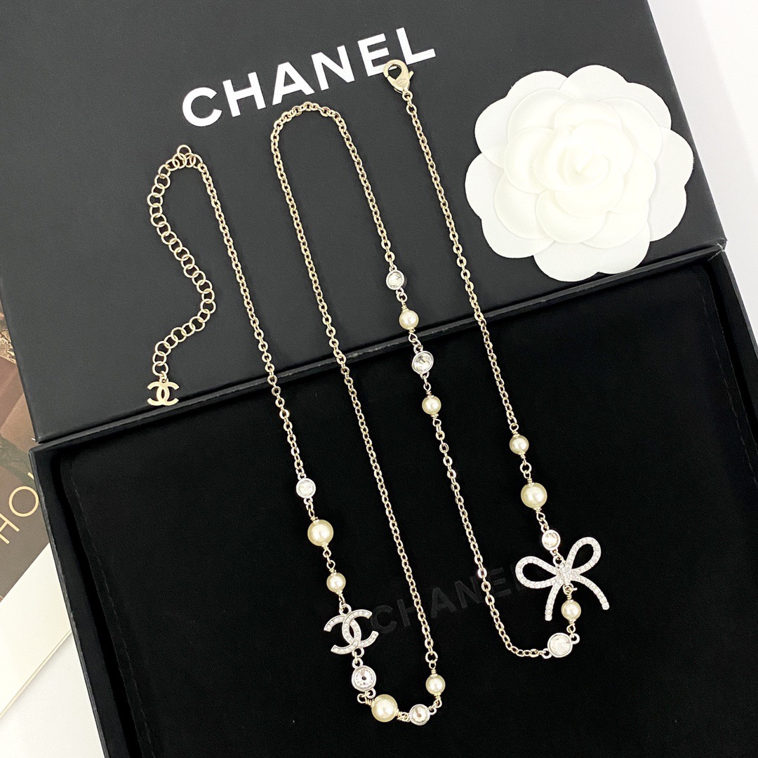 Chanel 最新款Chanel 香奈儿蝴蝶结双C珍珠项链 毛衣链非常