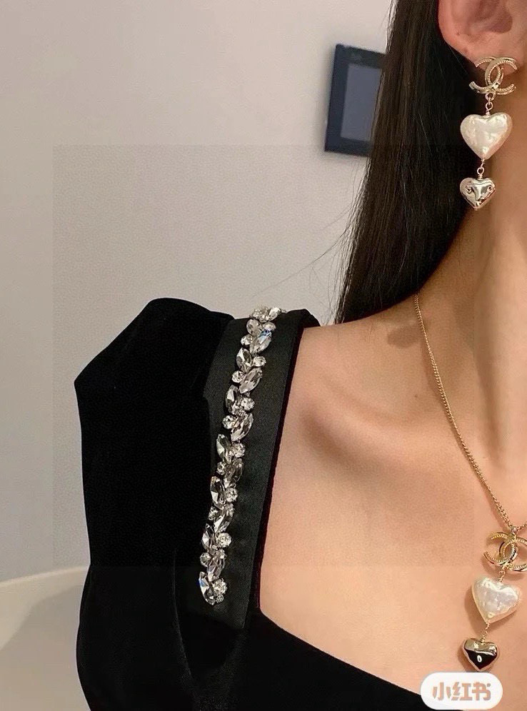 Chanel 香奈儿珍珠心桃项链 简单的设计又不失 感