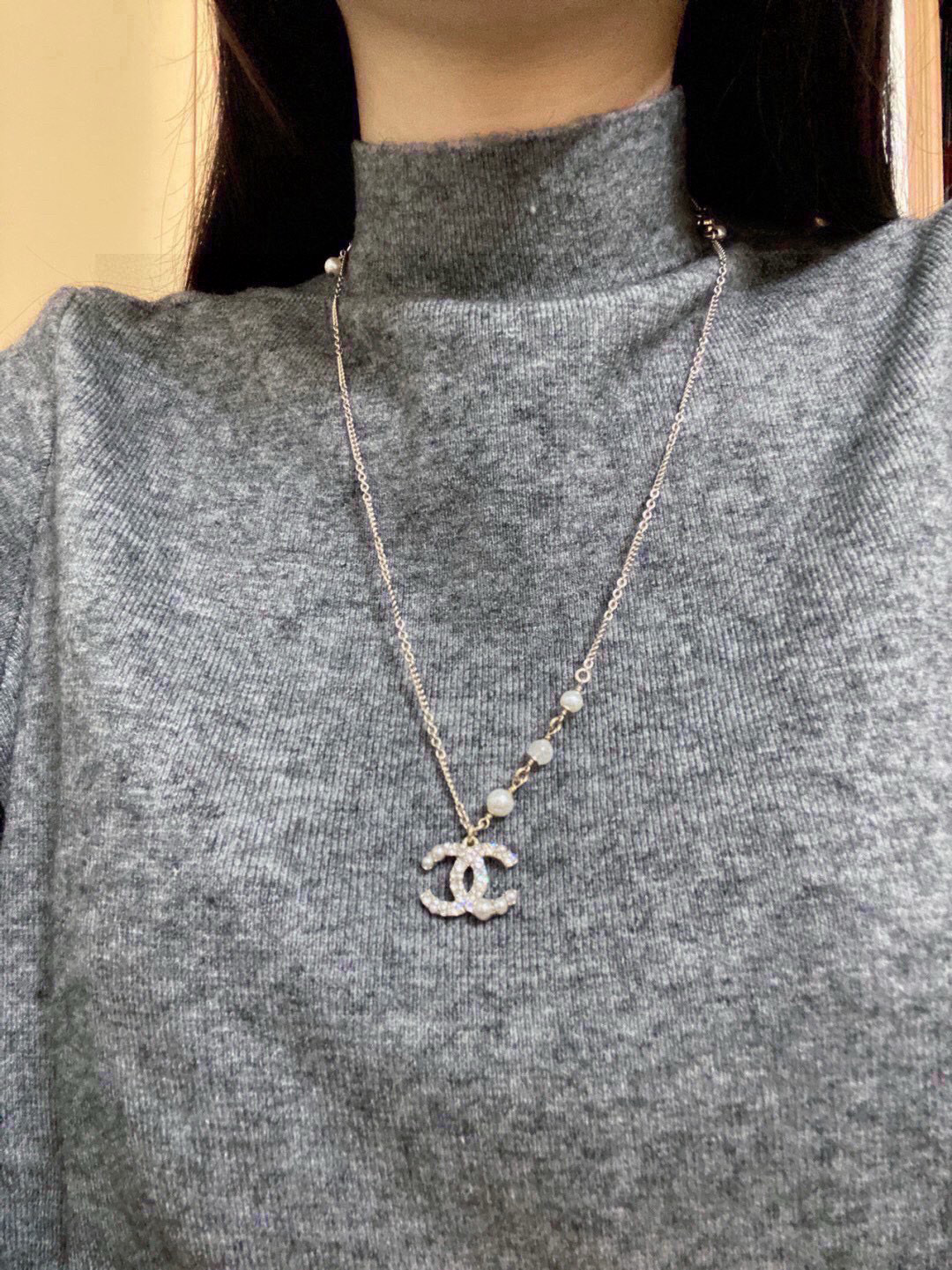 Chanel cha@el 款珍珠choker 新款项链 真心超美的 简简单单的一个双C 施华洛珍珠