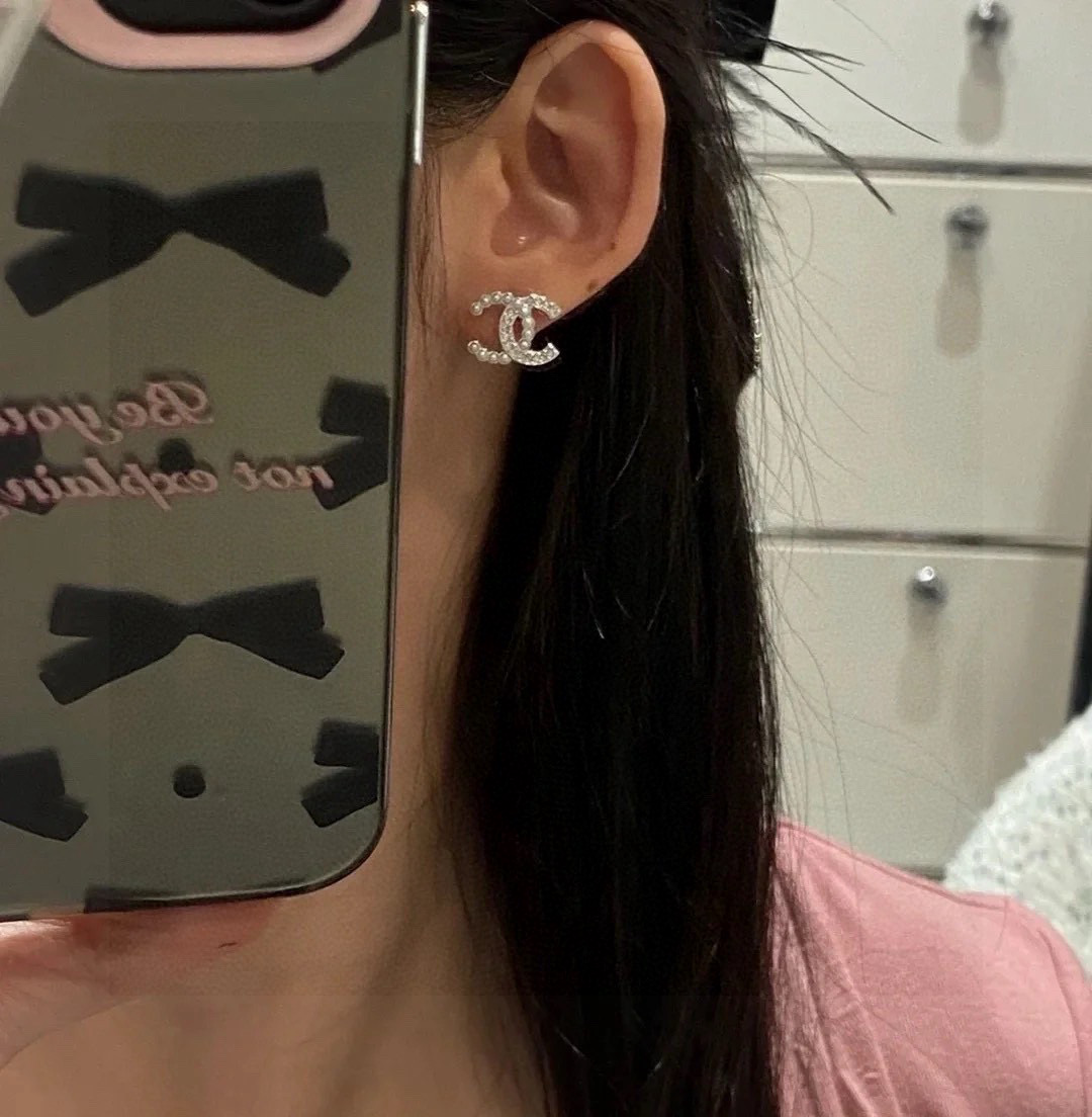 Chanel 香奈儿耳环 紧追潮流早春耳钉 不管你是圆脸还是长脸拆下自己配系有意想不到的惊喜 修饰脸型利器