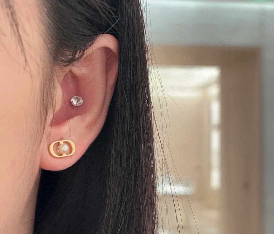 Dior 迪奥金色 cd耳钉 zp打造 小巧