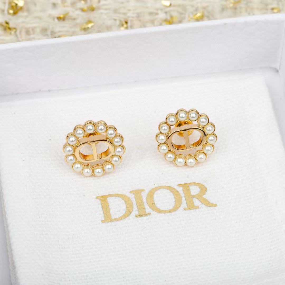 Dior 迪奥 新款珍珠耳钉 上新 cd字母