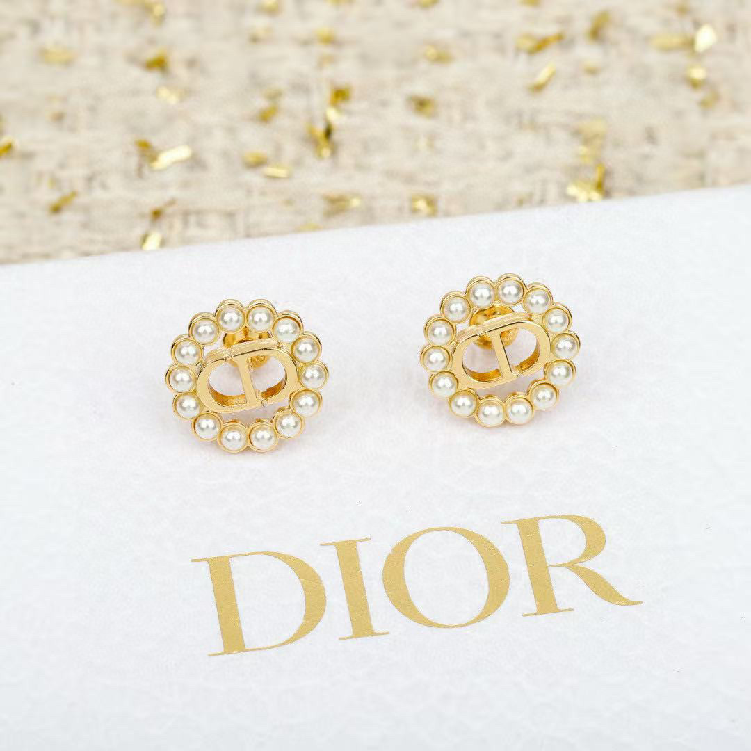 Dior 迪奥 新款珍珠耳钉 上新 cd字母