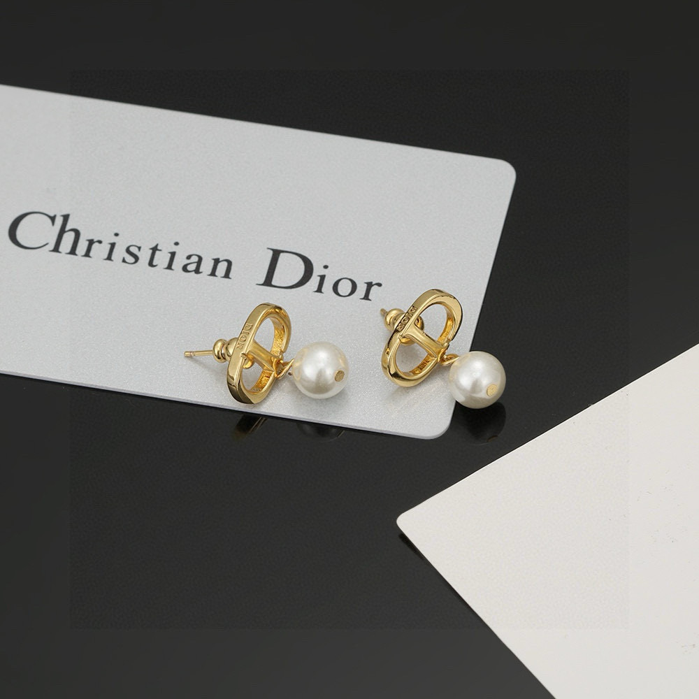 Dior 最新 迪奥火爆 各路 爆 dior 系列 cd字母珍珠耳环耳钉 官网最新 同步 Dior耳钉