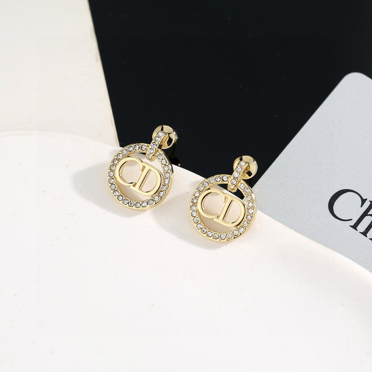 Dior 迪奥cd字母耳环 这款 Dior
