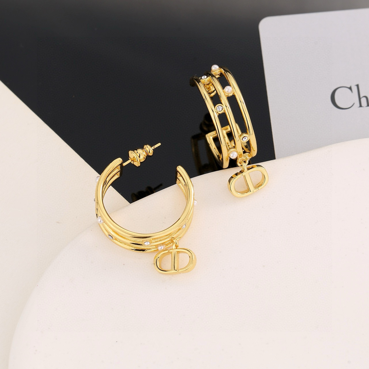 Dior 最新 迪奥火爆 各路 爆 dior 系列 cd字母珍珠耳环耳钉 官网最新 同步 Dior耳钉