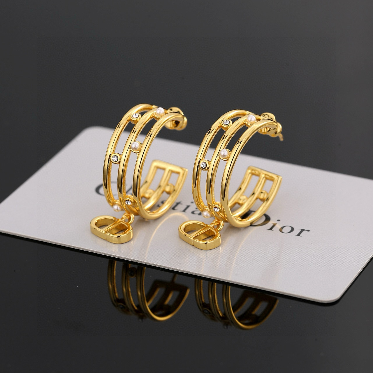 Dior 最新 迪奥火爆 各路 爆 dior 系列 cd字母珍珠耳环耳钉 官网最新 同步 Dior耳钉