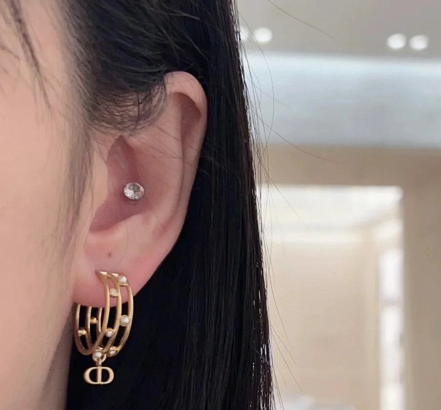 Dior 最新 迪奥火爆 各路 爆 dior 系列 cd字母珍珠耳环耳钉 官网最新 同步 Dior耳钉