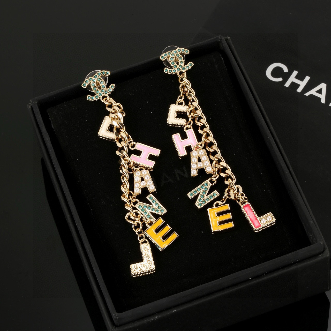 Chanel 香奈儿新款耳环耳钉字母 滴油多巴胺设计