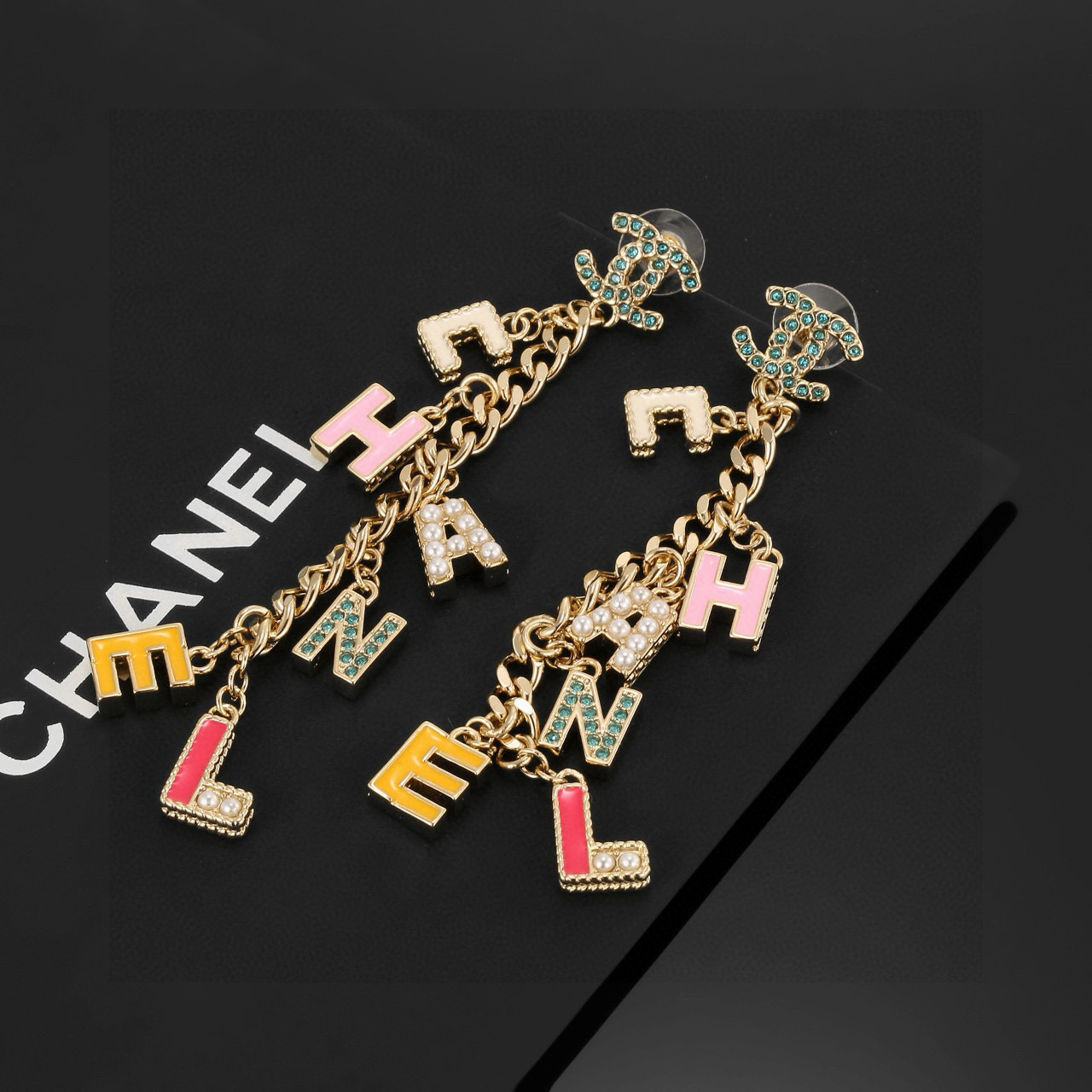 Chanel 香奈儿新款耳环耳钉字母 滴油多巴胺设计
