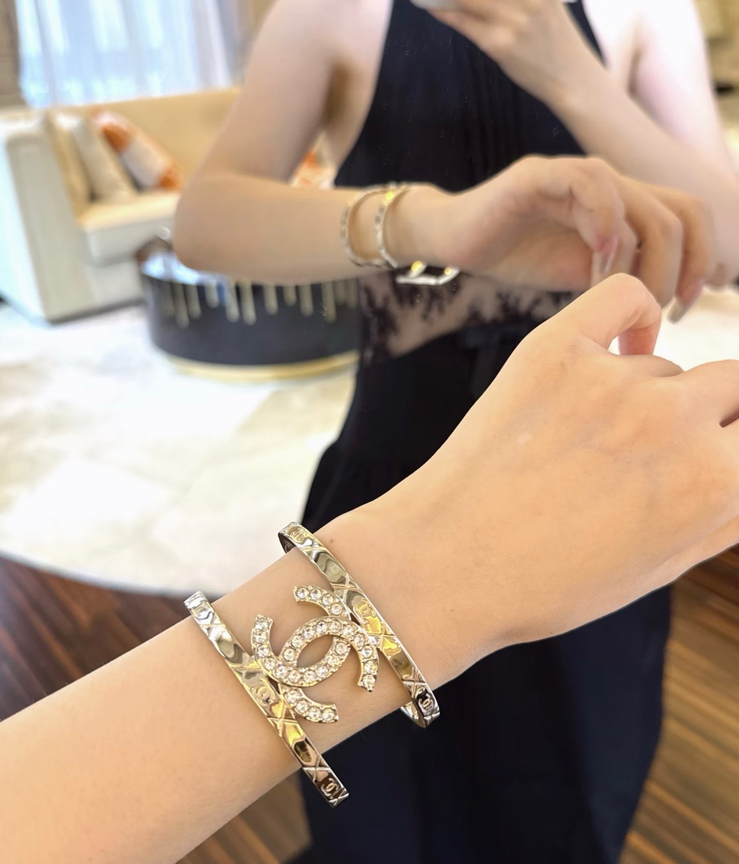 Chanel 开口宽手镯 精工版本 极力推荐 香奈儿黑皮手镯 材质定制 zp购入 定制零头不到 白富美闭眼入