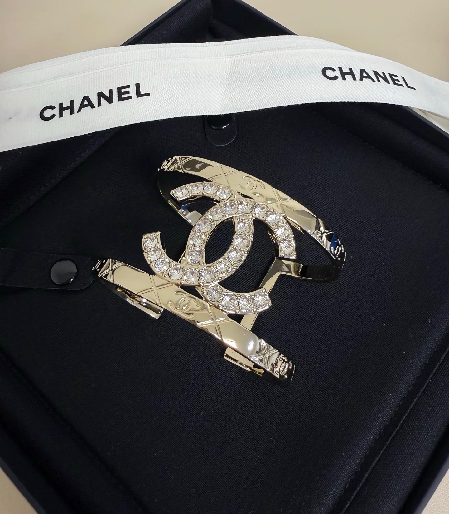 Chanel 开口宽手镯 精工版本 极力推荐 香奈儿黑皮手镯 材质定制 zp购入 定制零头不到 白富美闭眼入