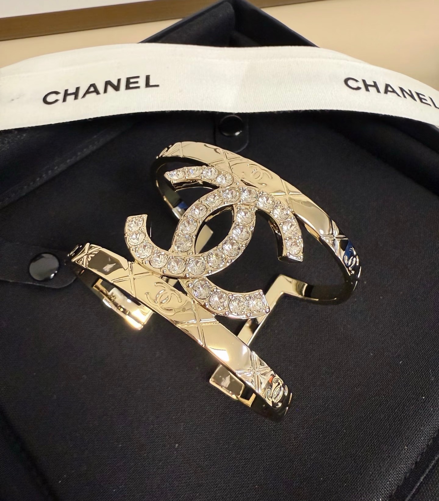Chanel 开口宽手镯 精工版本 极力推荐 香奈儿黑皮手镯 材质定制 zp购入 定制零头不到 白富美闭眼入