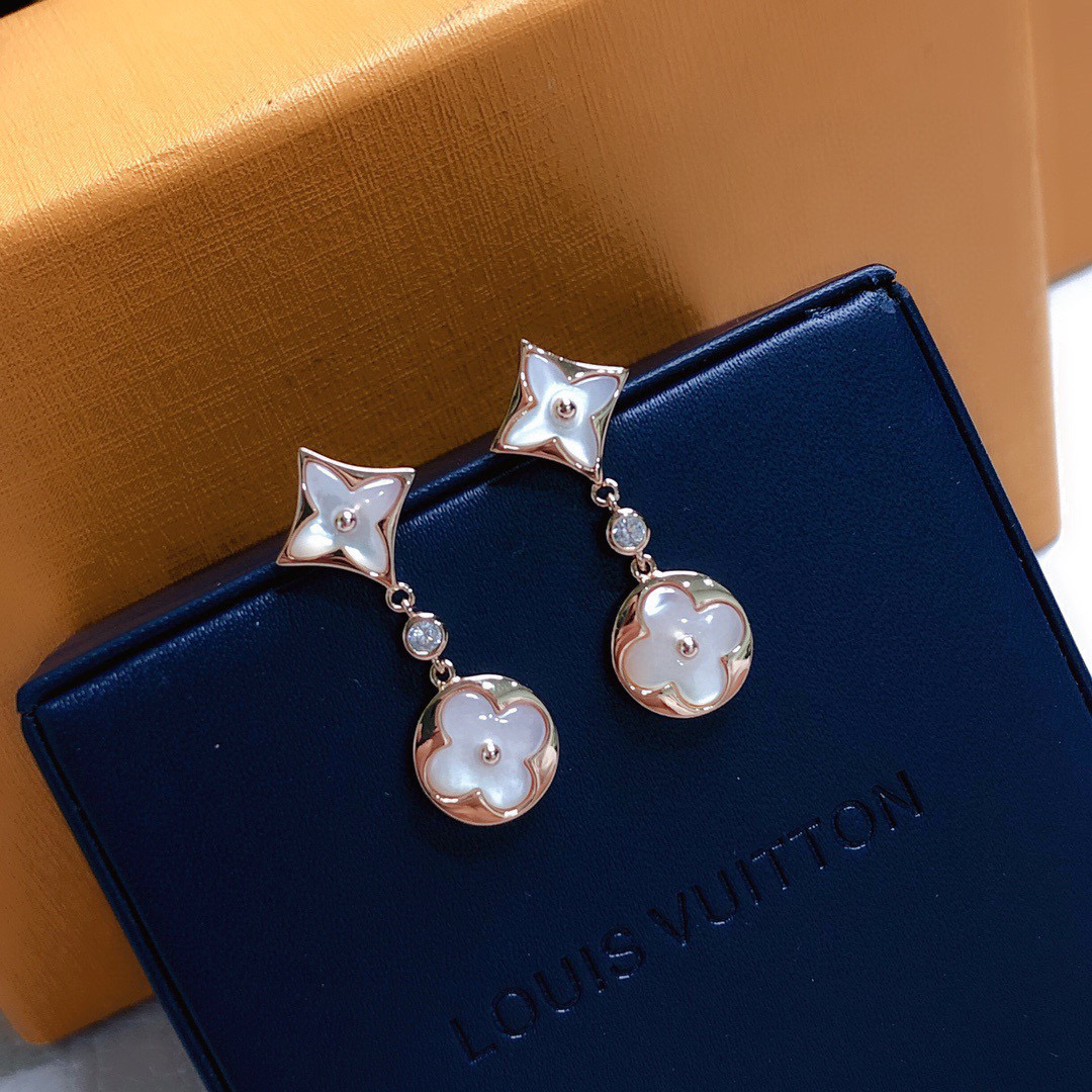 Louis Vuitton 精工版本路易威登四叶草耳钉 秉承精湛匠艺