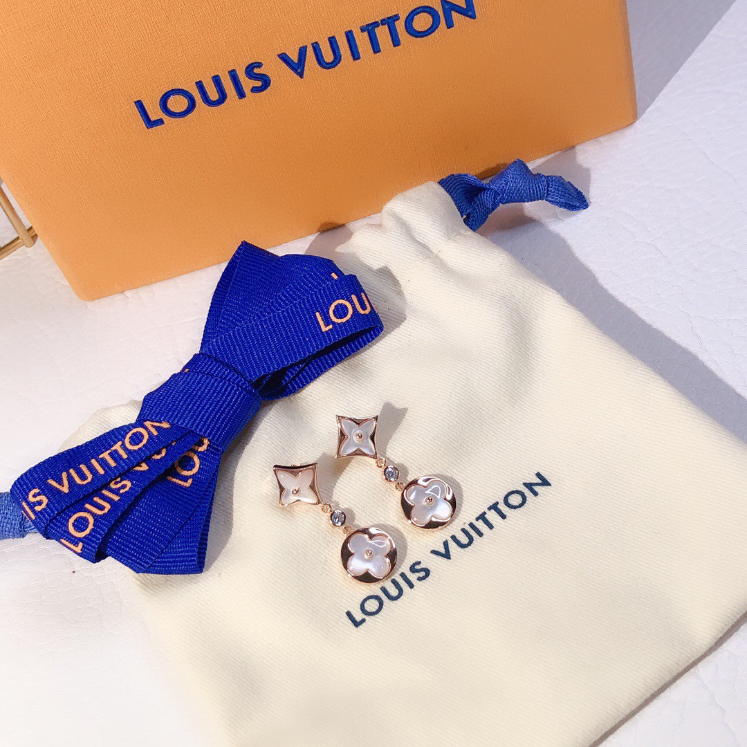 Louis Vuitton 精工版本路易威登四叶草耳钉 秉承精湛匠艺