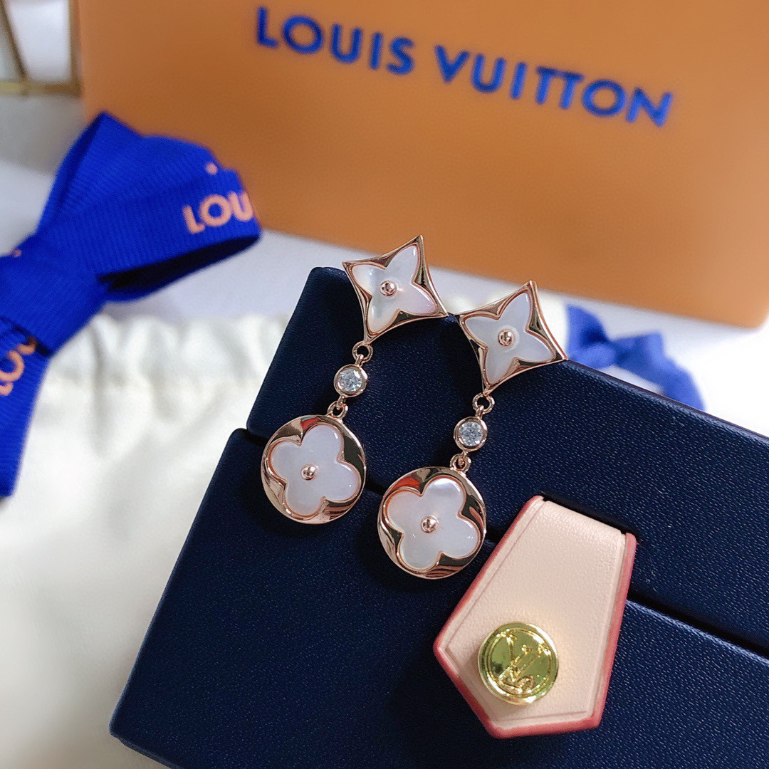 Louis Vuitton 精工版本路易威登四叶草耳钉 秉承精湛匠艺
