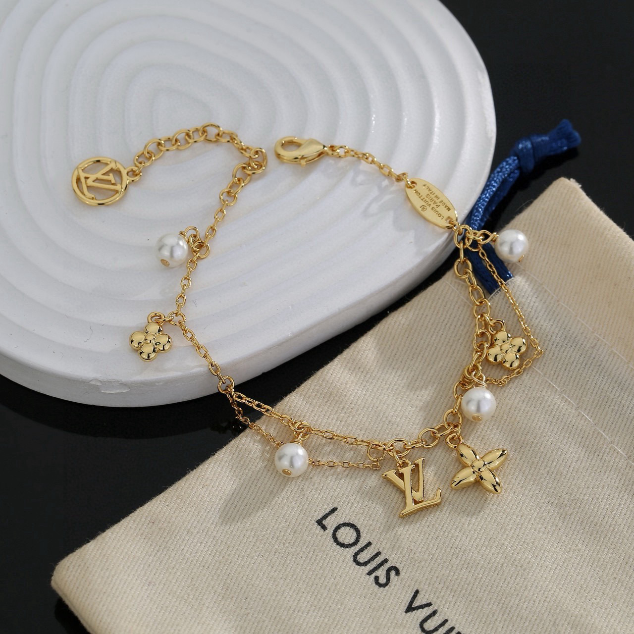 Louis Vuitton 精工版本路易威登手链秉承精湛匠艺