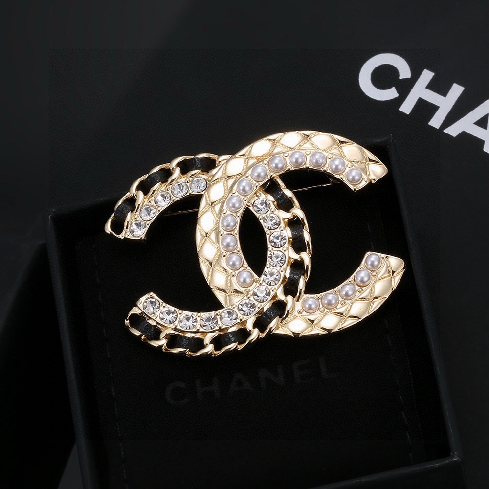 Chanel 香奈儿 新款 真皮胸针 真实细节呈现