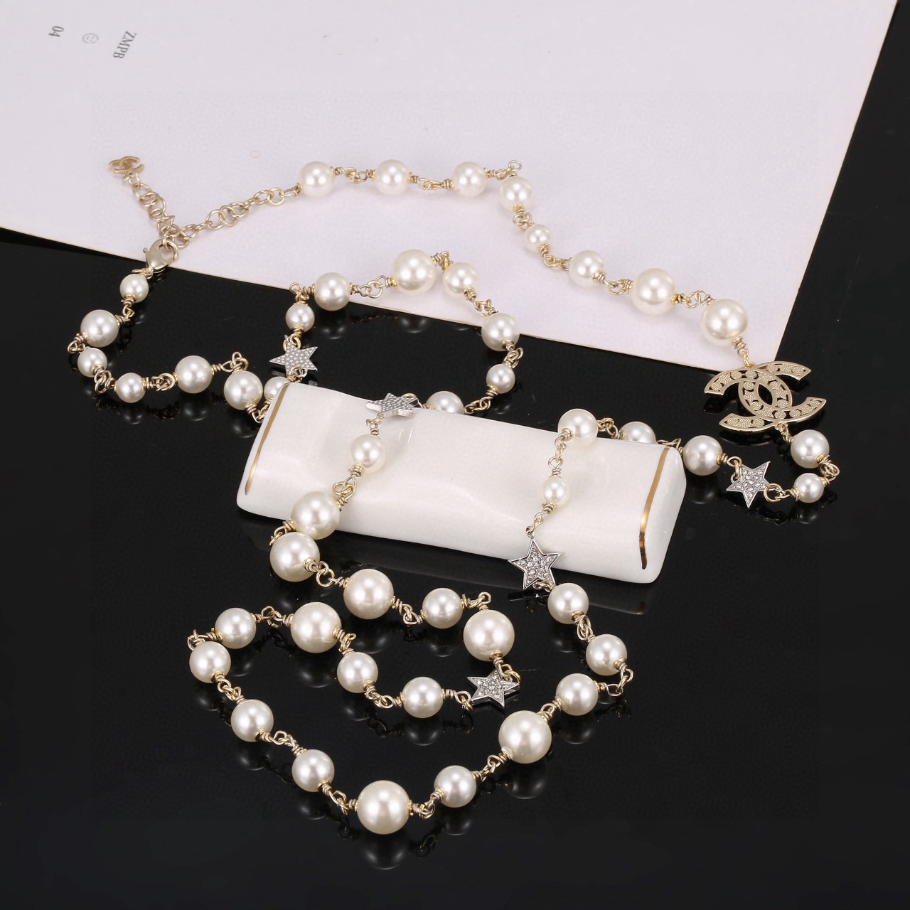 Chanel 最新款Chanel 香奈儿双C珍珠项链 毛衣链非常