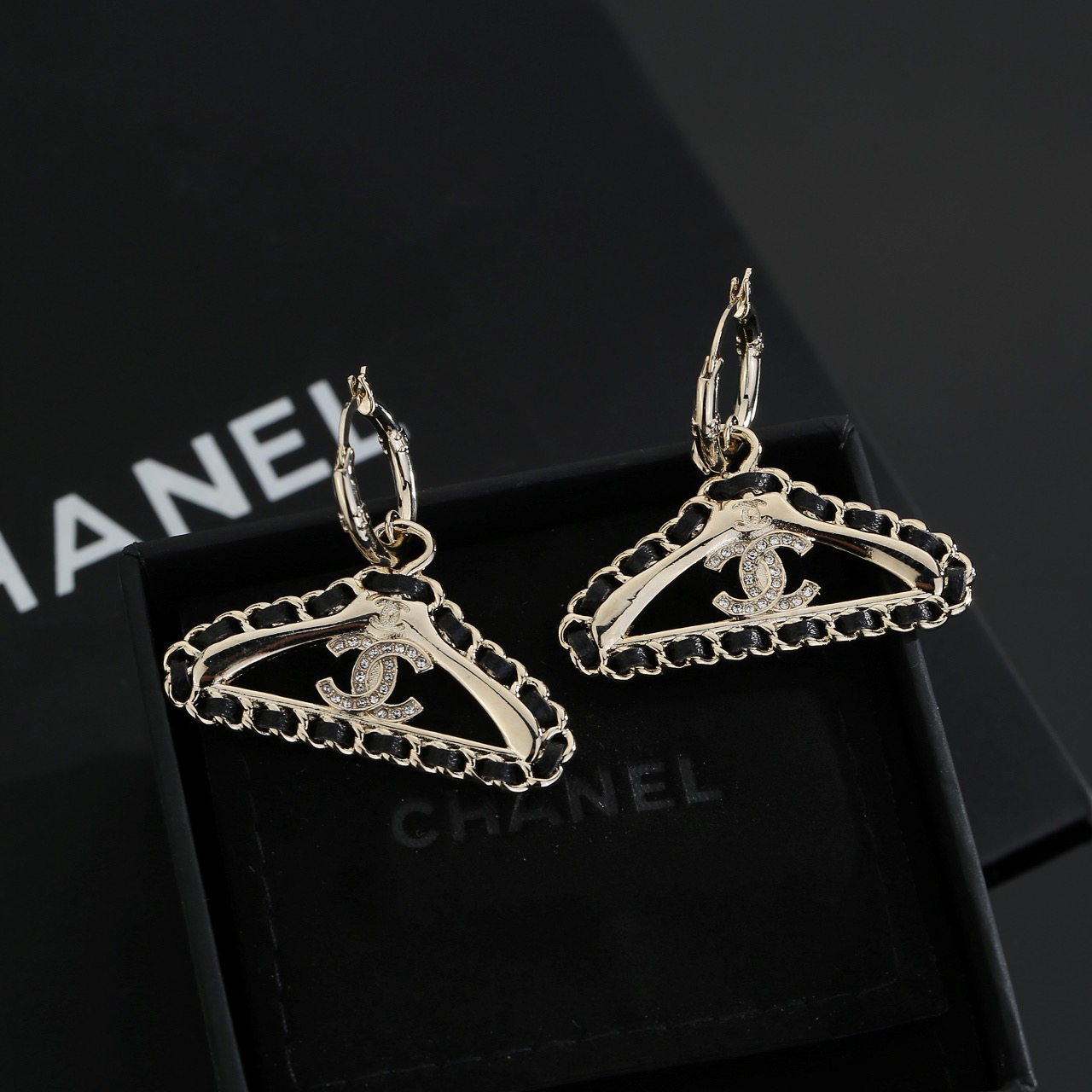 Chanel 小香新款 Chanel香奈儿 衣架耳钉 一摸一样的 高端定制 黄铜 每一个细节