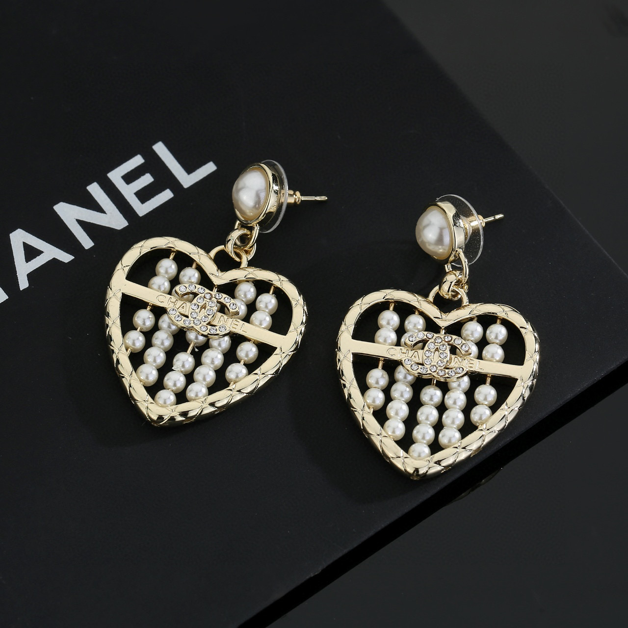 Chanel 香奈儿浅金色心桃耳环 紧追潮流早春耳钉 不管你是圆脸还是长脸拆下自己配系有意想不到的惊喜