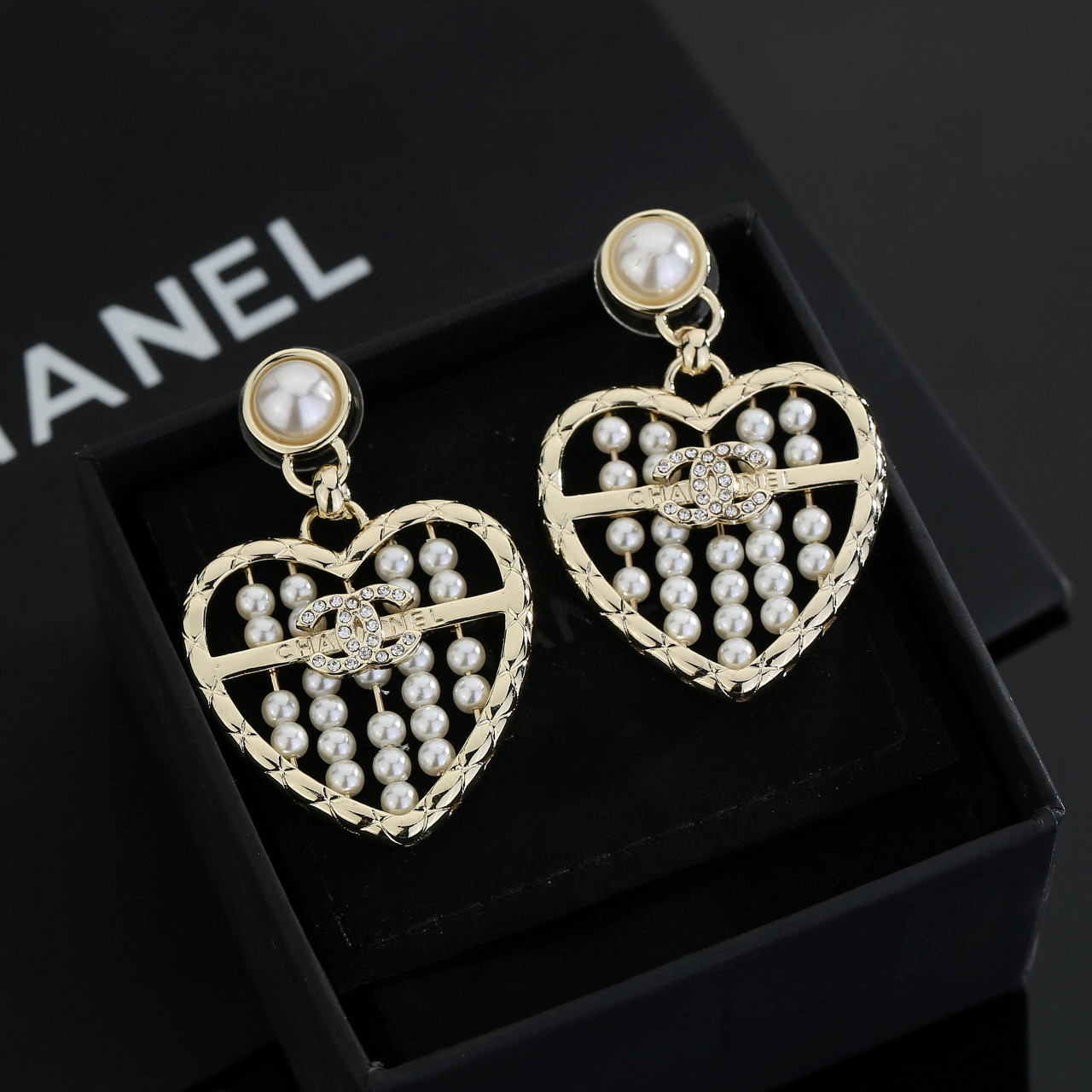 Chanel 香奈儿浅金色心桃耳环 紧追潮流早春耳钉 不管你是圆脸还是长脸拆下自己配系有意想不到的惊喜