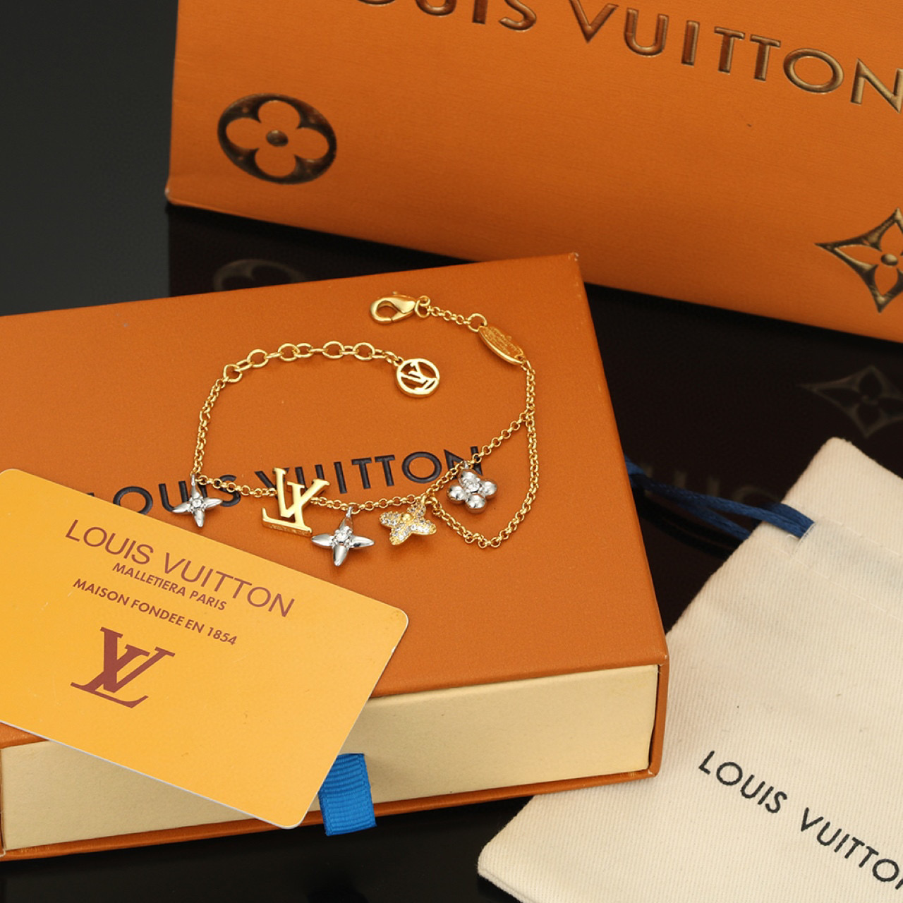 Louis Vuitton 精工版本路易威登手链秉承精湛匠艺