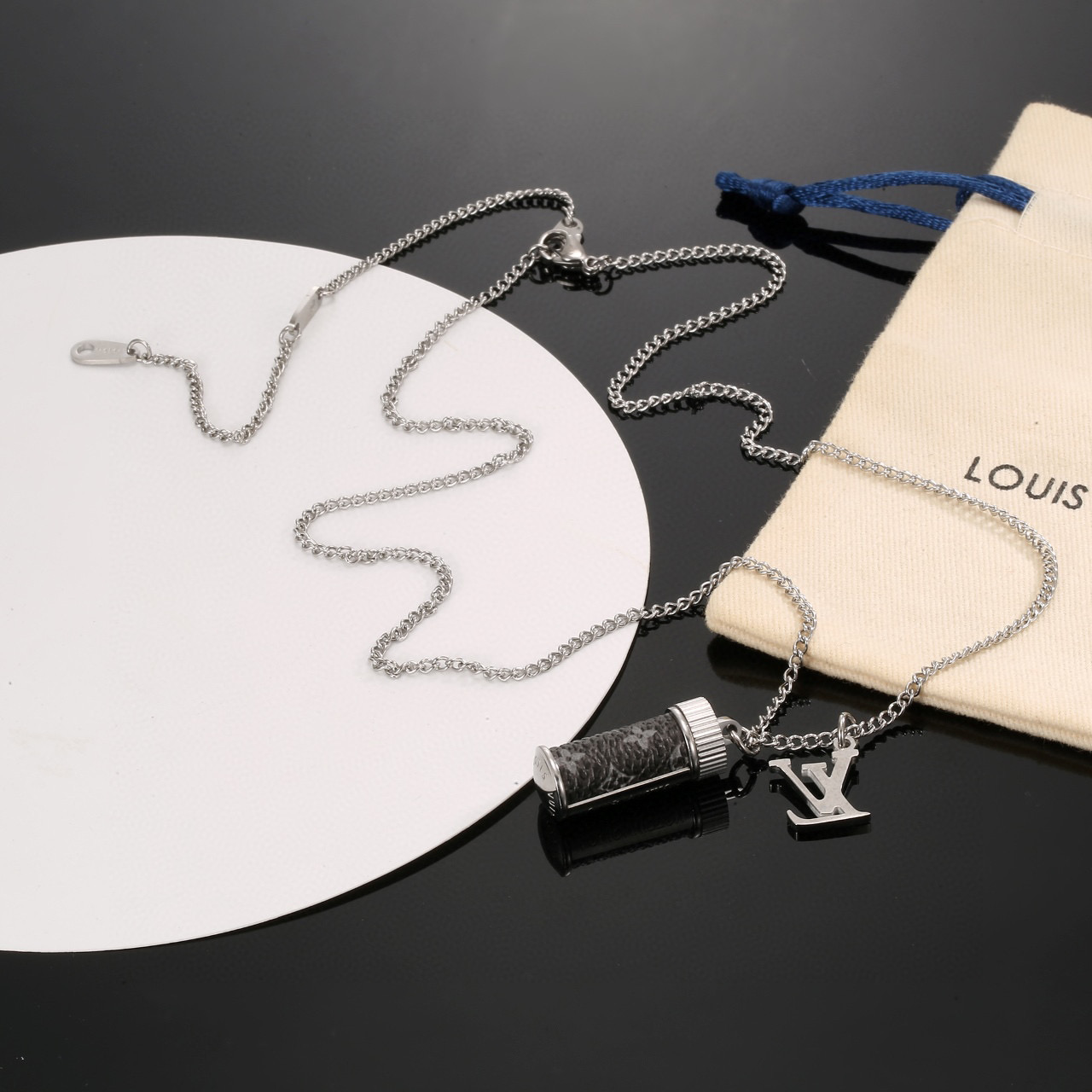 Louis Vuitton 精工版本驴家项链独特lv字母香水瓶 项链 LV Sculpture 项链拼接抛光链条与细腻陶瓷
