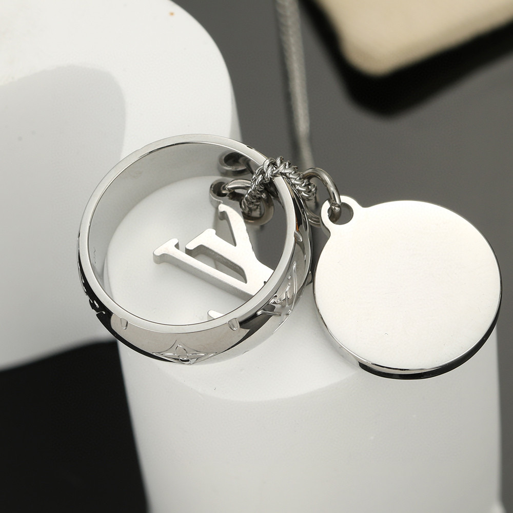 Louis Vuitton 精工版本路易威登项链 秉承精湛匠艺