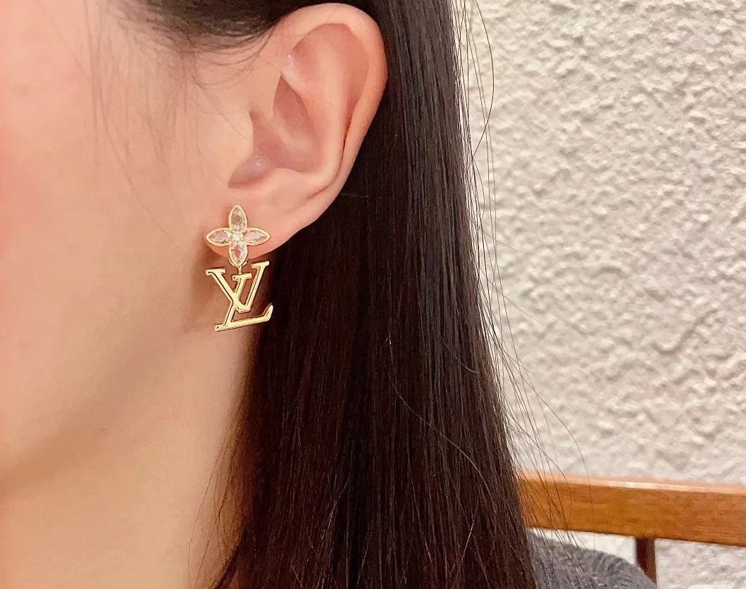 Louis Vuitton 美毙了 LV 路易威登 耳钉 优雅知性 上档次 百搭款式 简直美的不能再美了