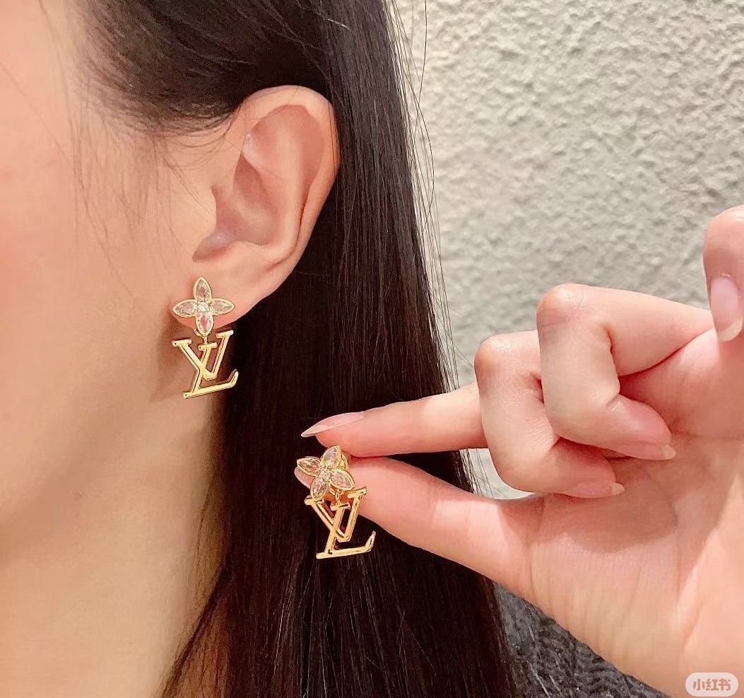 Louis Vuitton 美毙了 LV 路易威登 耳钉 优雅知性 上档次 百搭款式 简直美的不能再美了