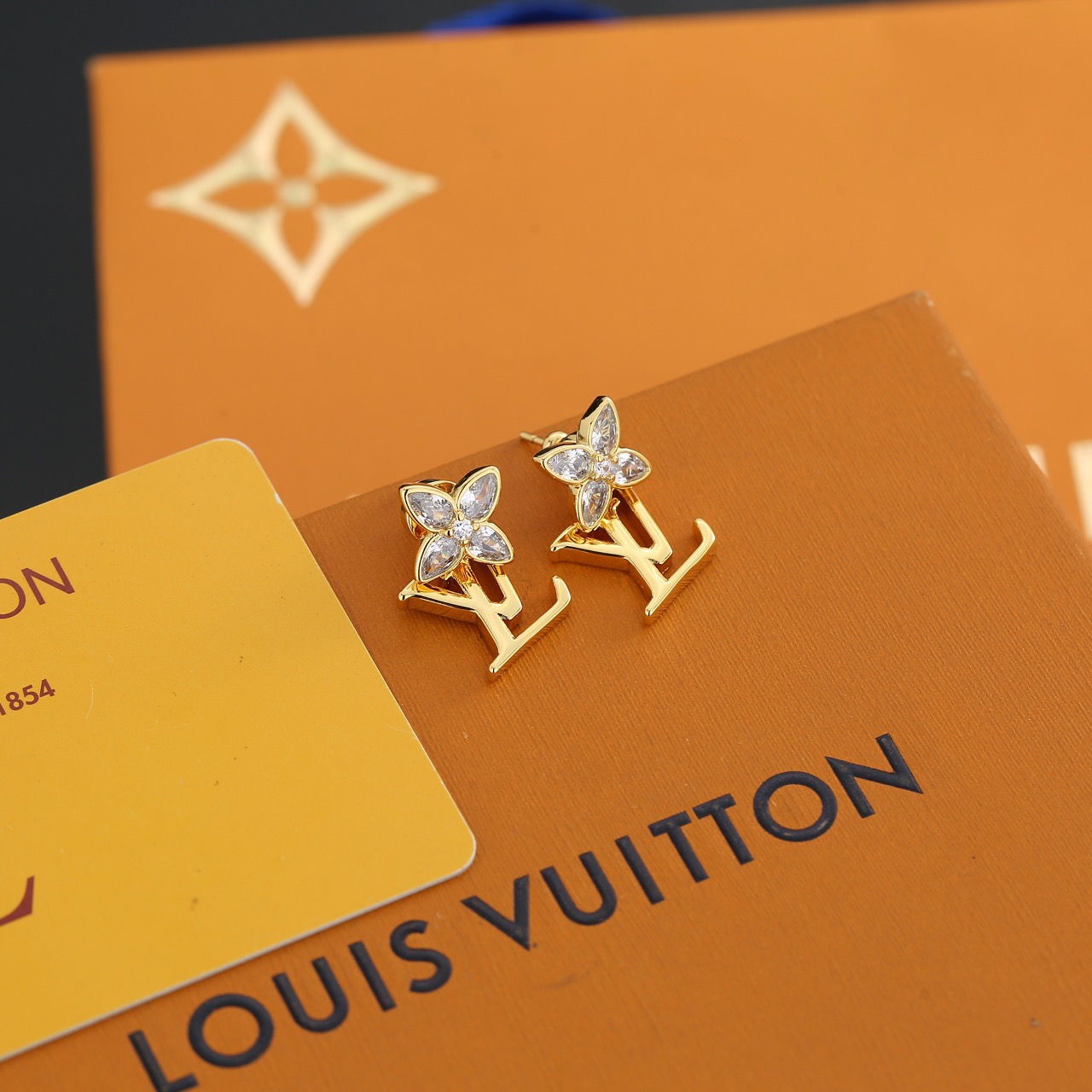 Louis Vuitton 美毙了 LV 路易威登 耳钉 优雅知性 上档次 百搭款式 简直美的不能再美了