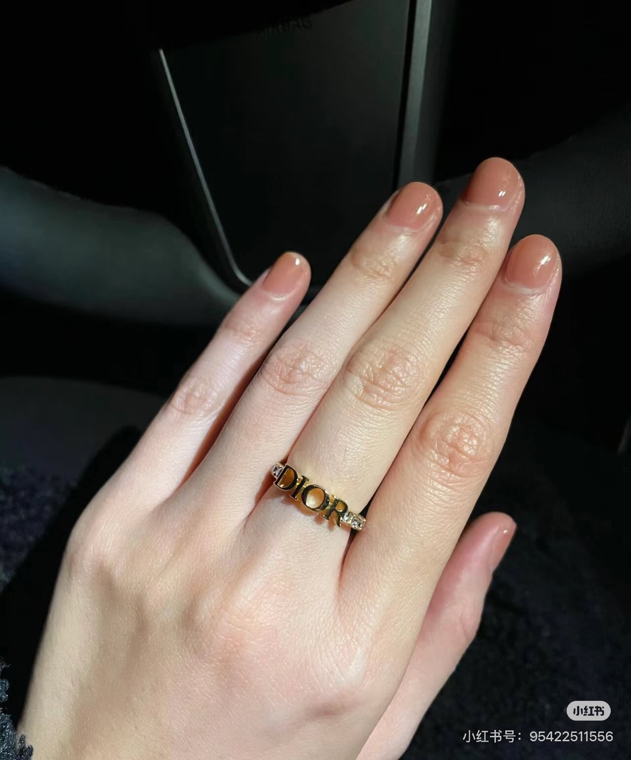 Dior 迪奥字母戒指，Dior带钻戒指，开口设计，佩戴舒适简约大方～