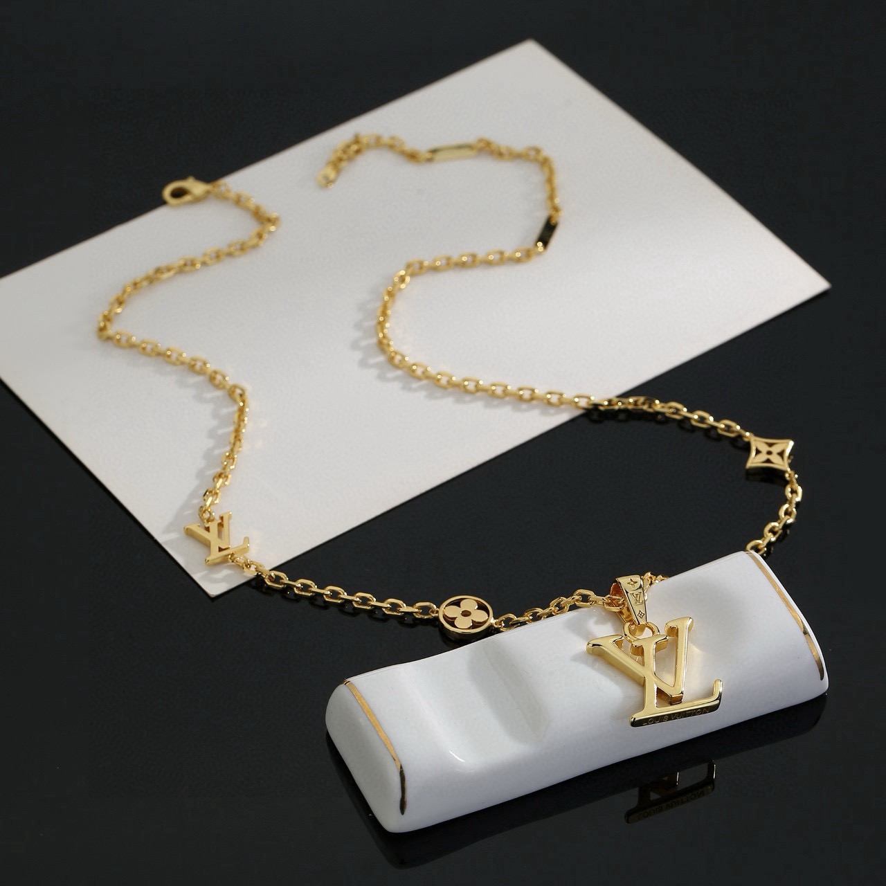 Louis Vuitton LV项链 路易威登个性 带来 、有趣的视觉