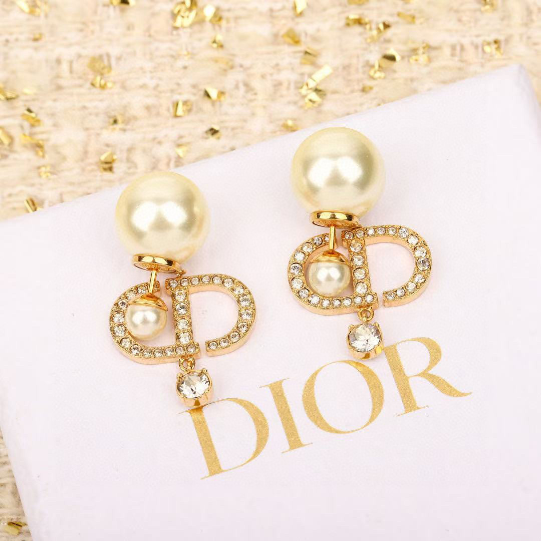 Pendientes de perlas nuevos de Dior más vendidos, nuevos ❣ pendientes vintage con letras CD, no son productos…