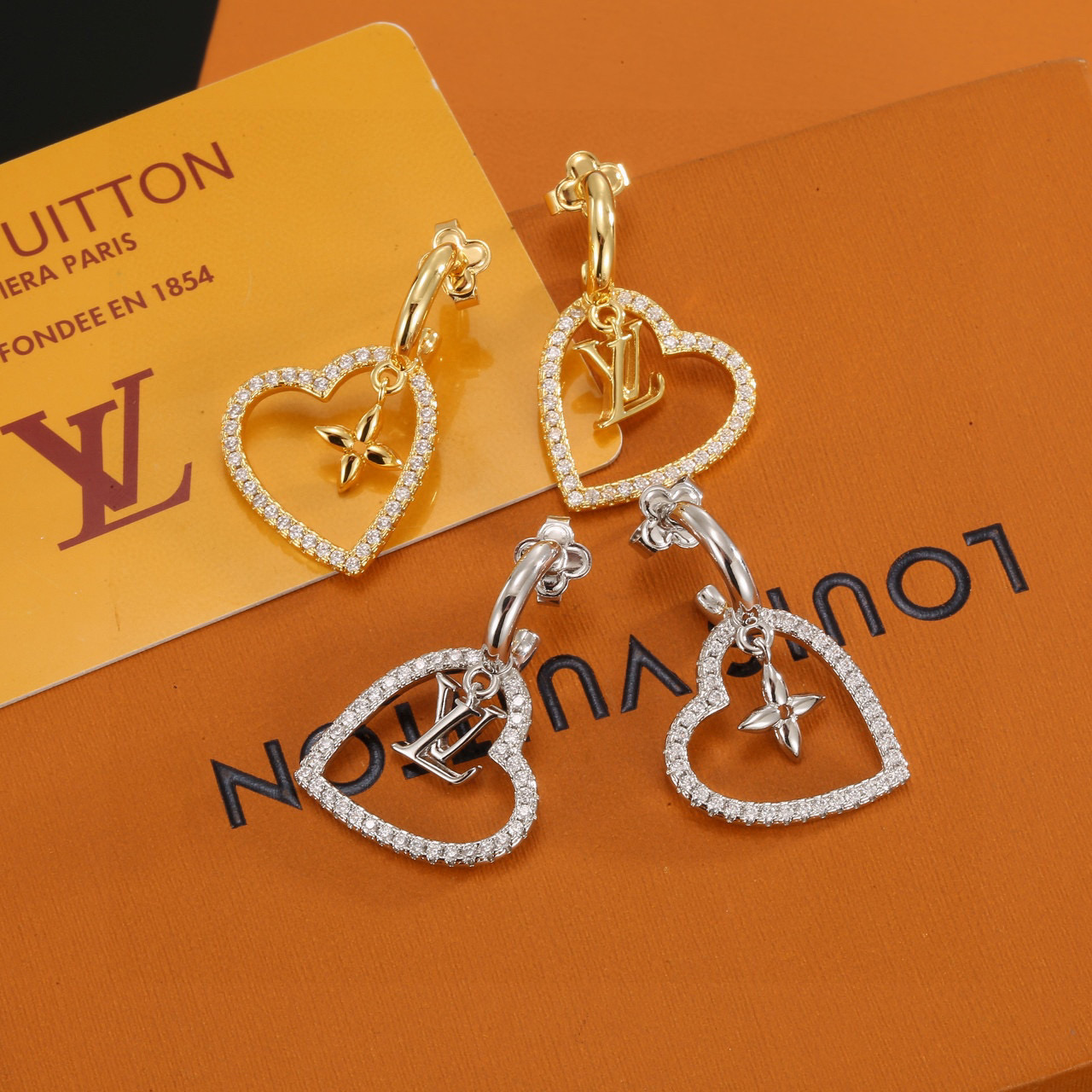 【Versión de precisión】 Pendientes de Louis Vuitton, herederos de la exquisita artesanía, forjando el deslumbr…