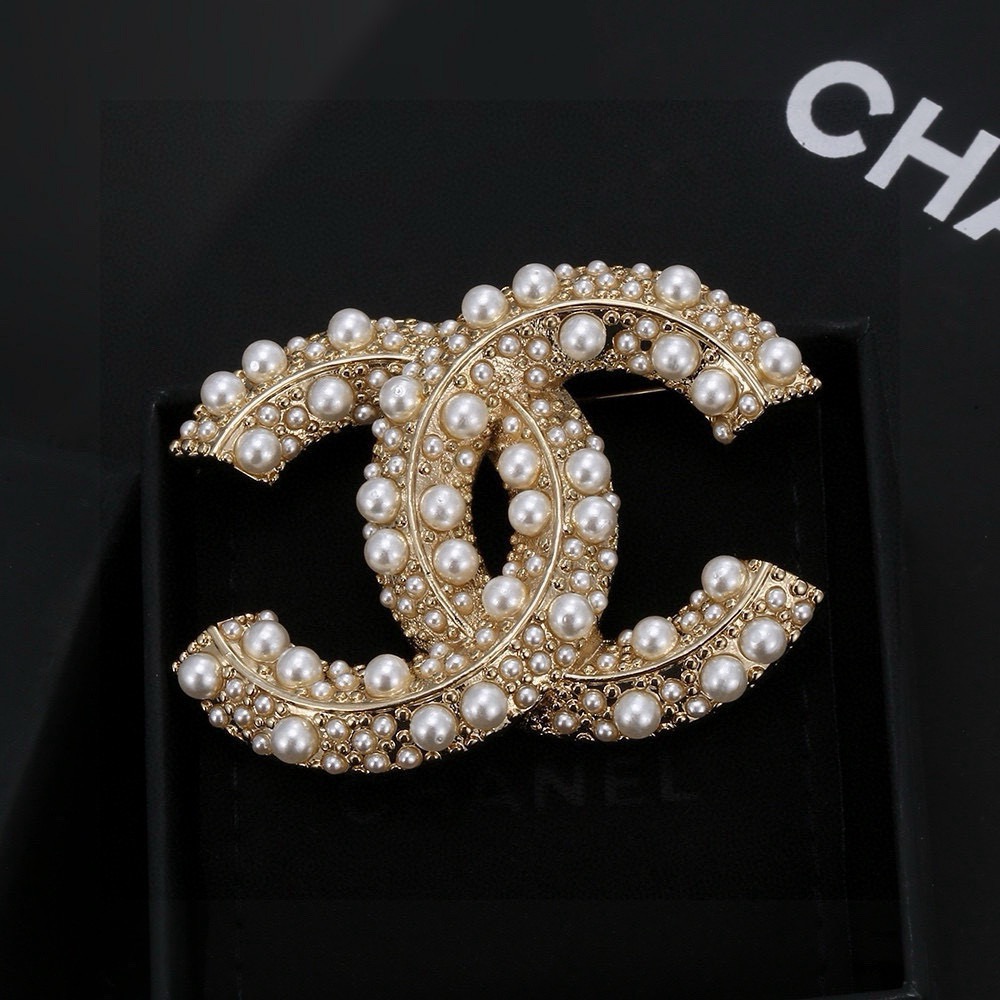 chanel pearl strass cc brooch