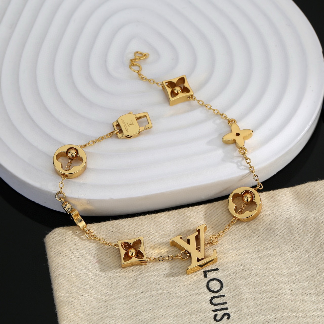 Louis Vuitton - Necklace