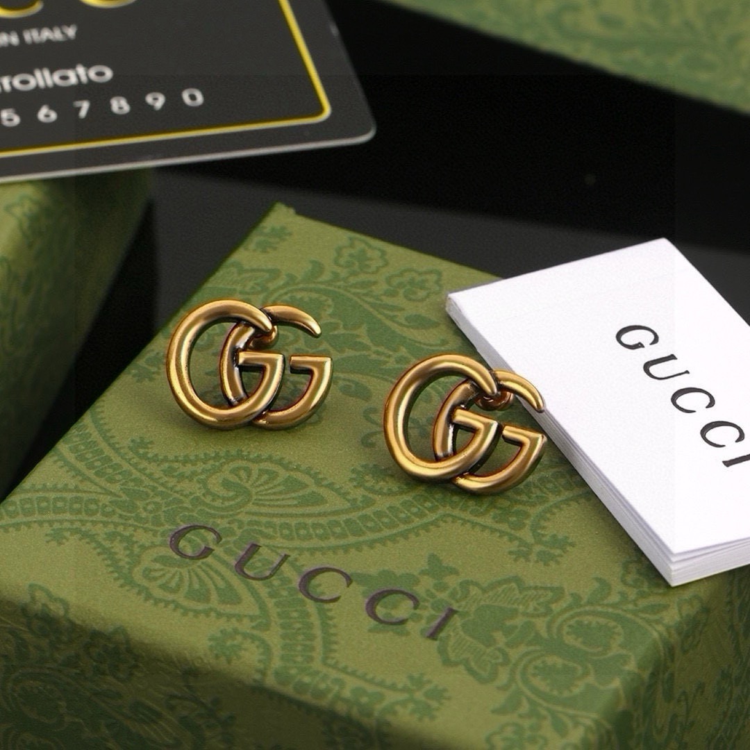 gucci gg marmont white enamel stud earrings