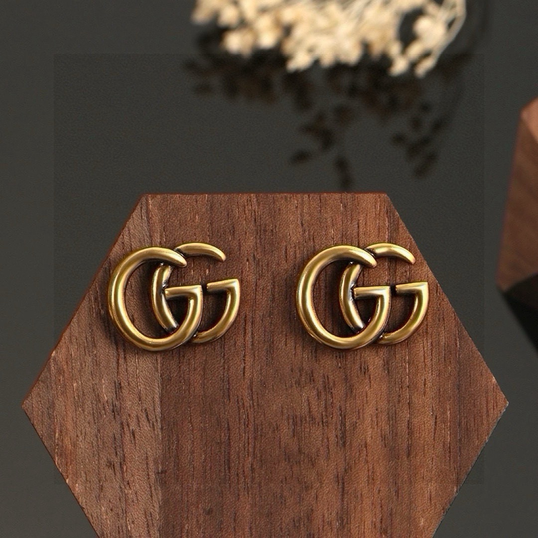 gucci gg marmont white enamel stud earrings