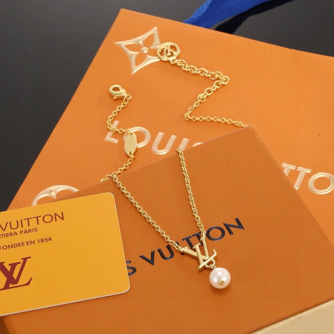louis vuitton lv iconic louisa necklace