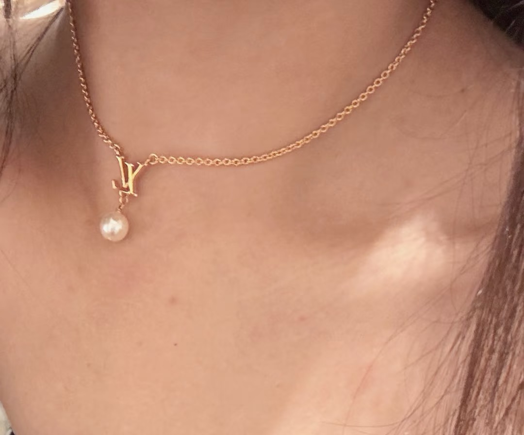 louis vuitton lv iconic louisa necklace
