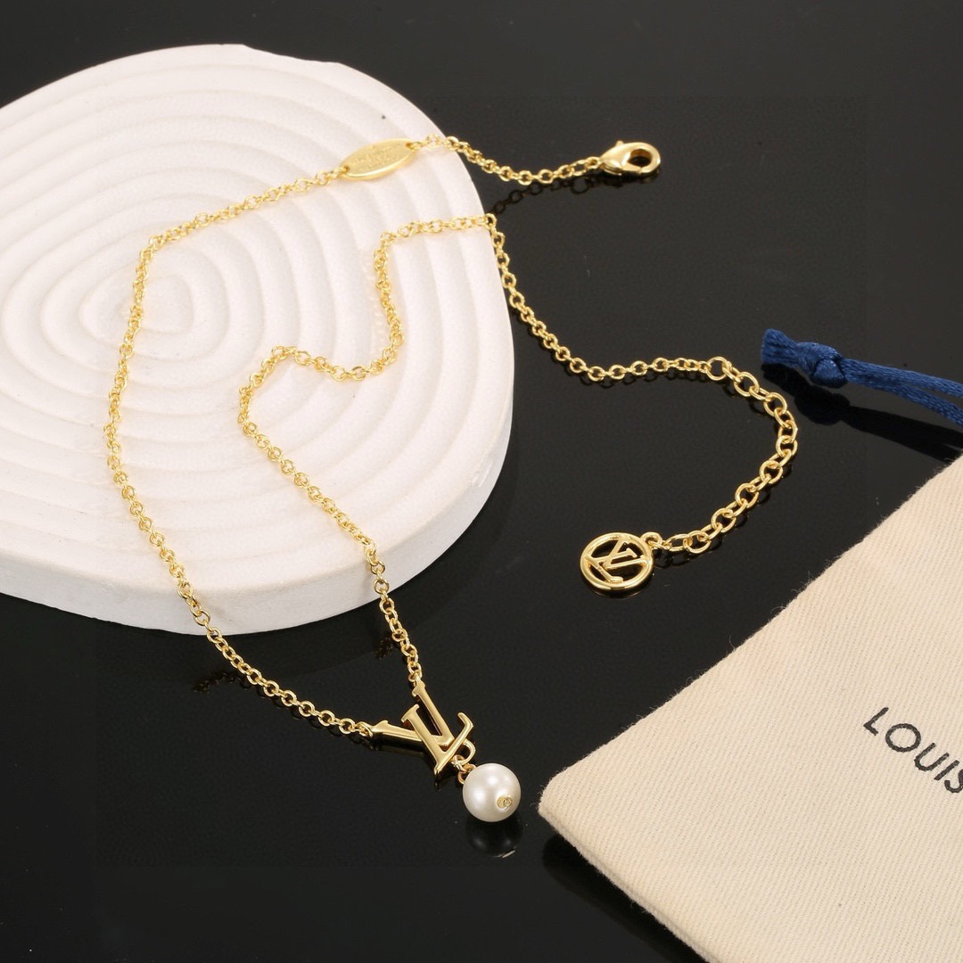 louis vuitton lv iconic louisa necklace