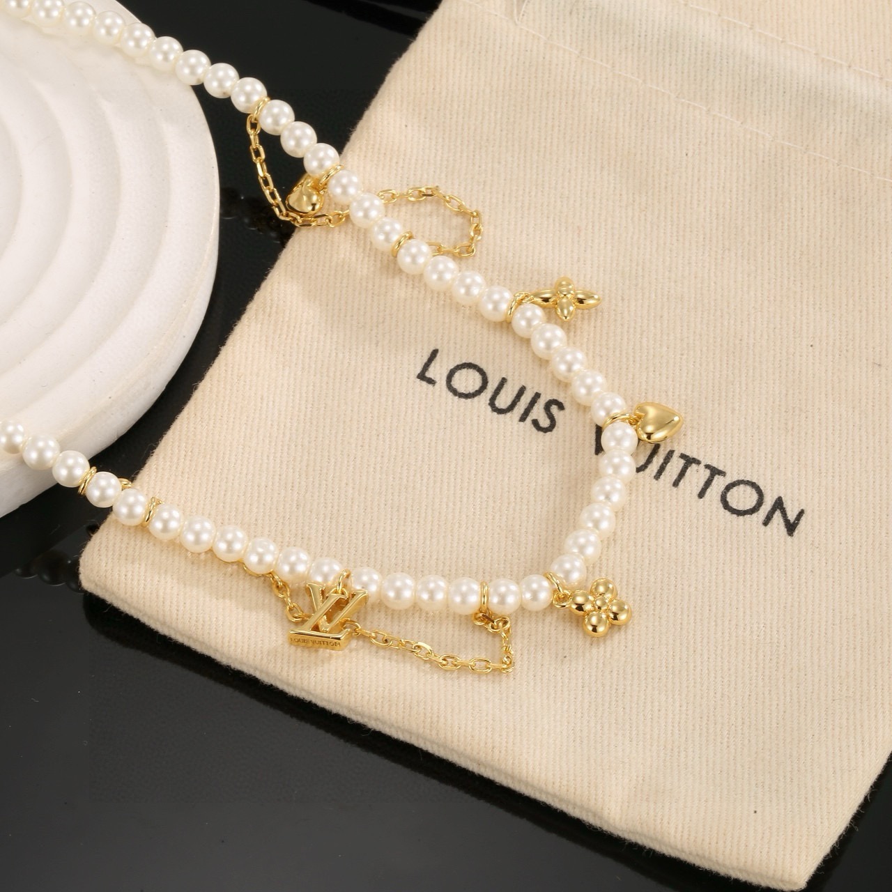 louis vuitton my lv pearl necklace