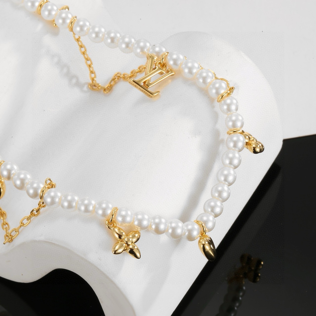 louis vuitton my lv pearl necklace