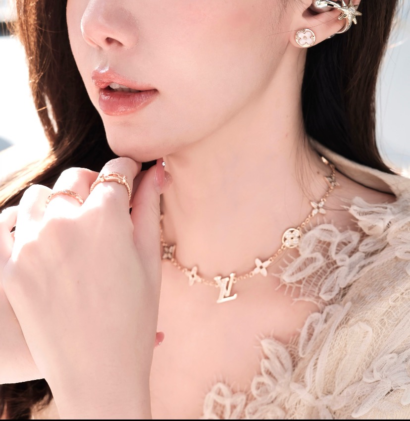 louis vuitton blooming supple necklace